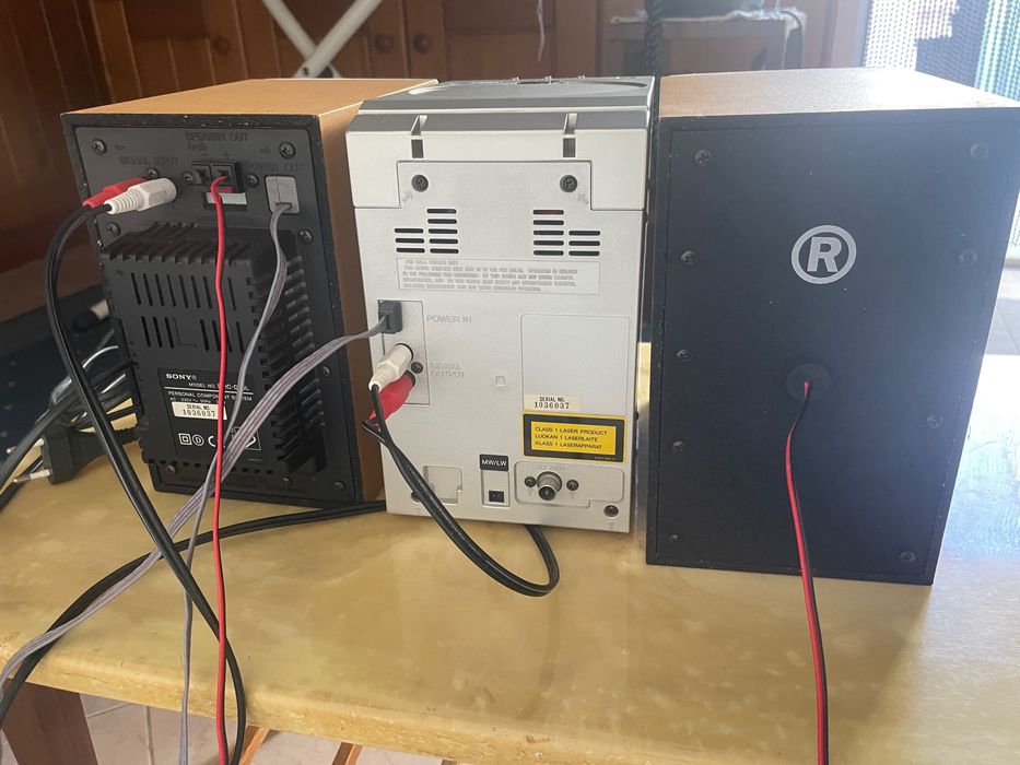 Rádio e leitor de CD e cassetes Sony