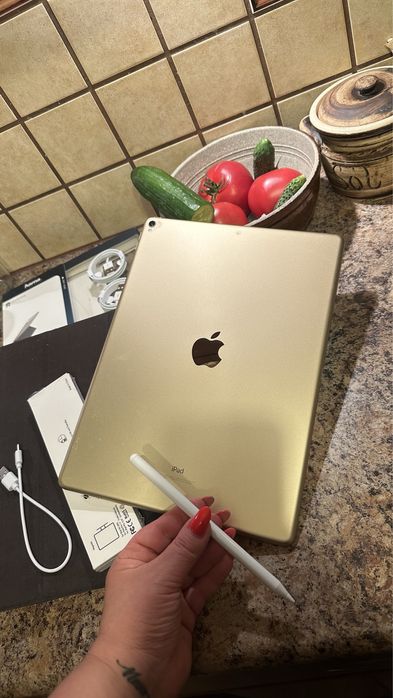 Tablet iPad Apple PRO 12.9” —-128gb —- Touch ID - PROCREATE