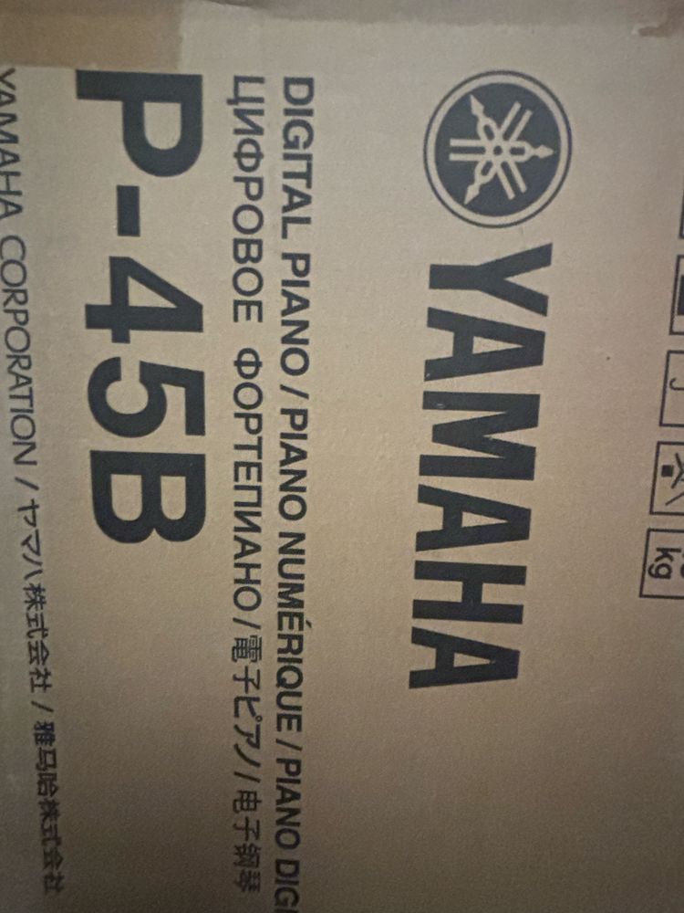 Pianino Yamaha P-45B plus statyw L-85