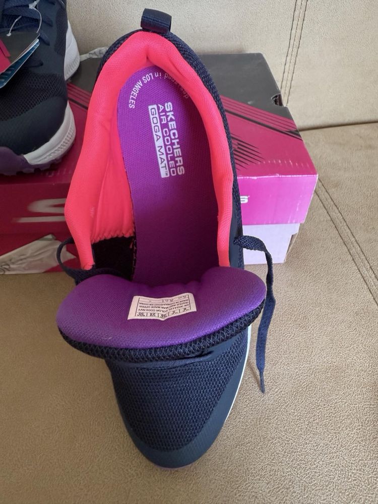 Продам нові жіночі кросівки фірми skechers