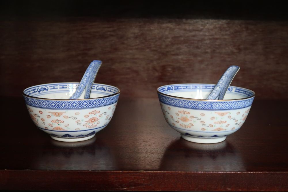 Tigelas chinesas com colher