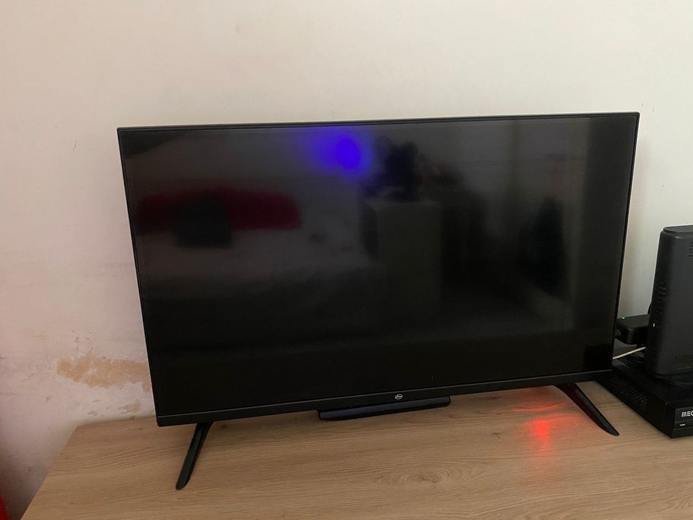 eSmart tv praticamente nova