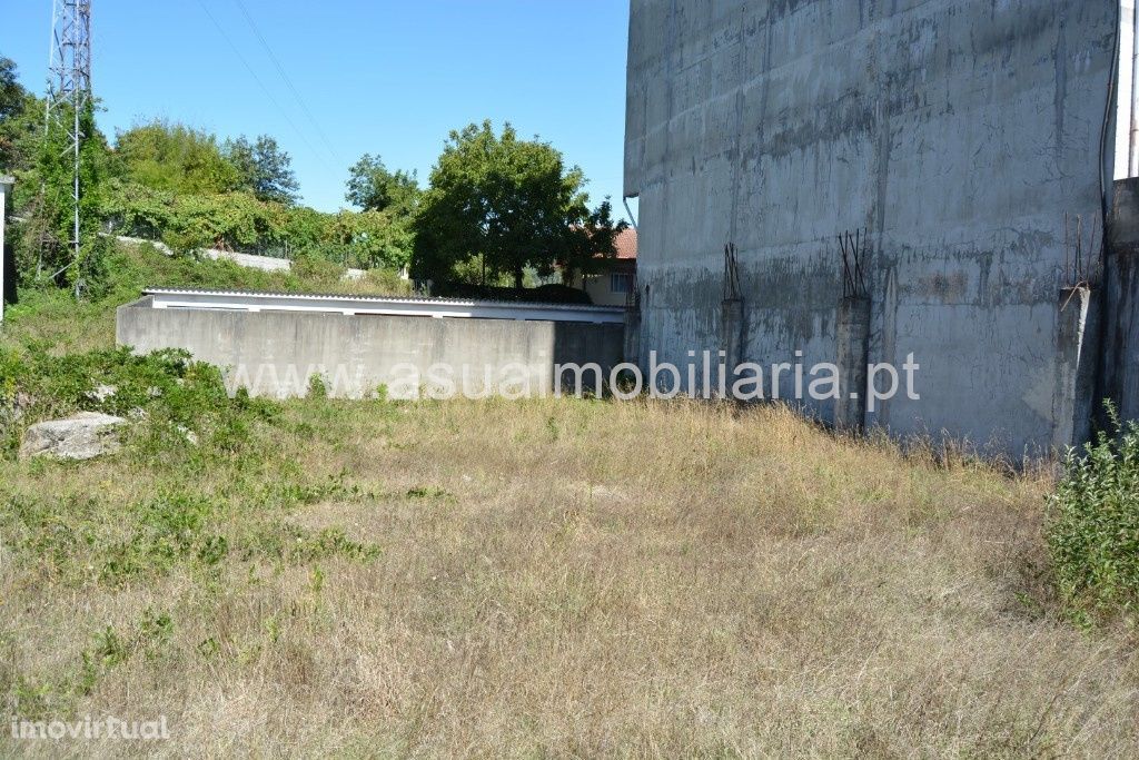 Terreno p/ Construção de Prédio - Ferreiros