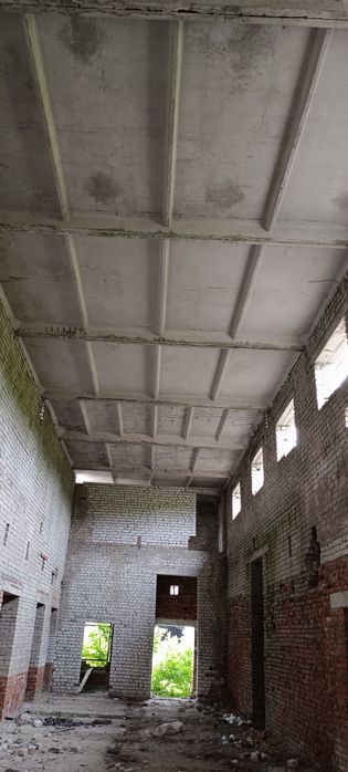 Будівля під комерційну діяльність.