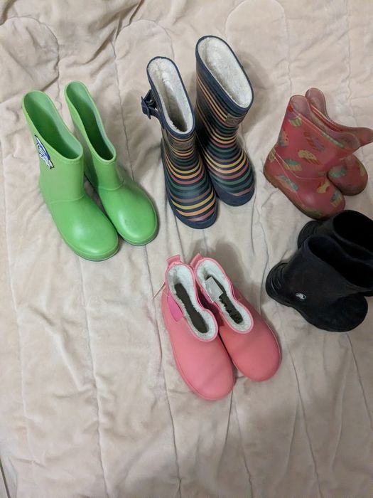 Дитяче взуття ( резинові чоботи )