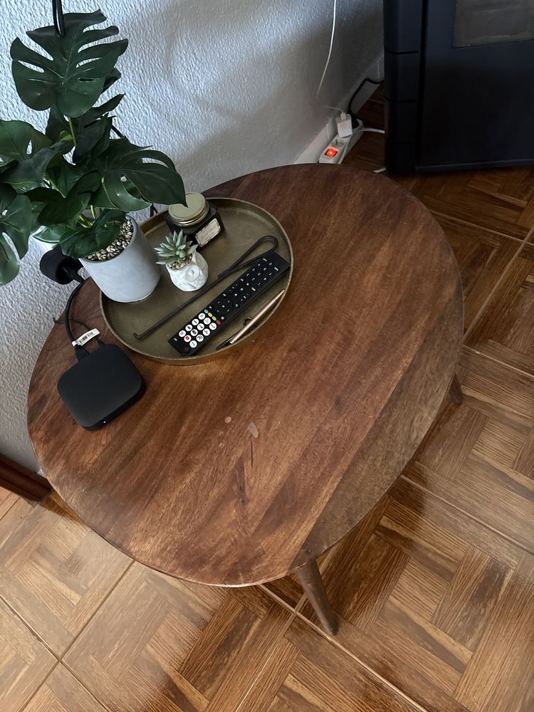 Mesa auxiliar de madeira