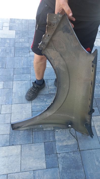 Opel Astra h 3  blotnik przedni prawy szary z155