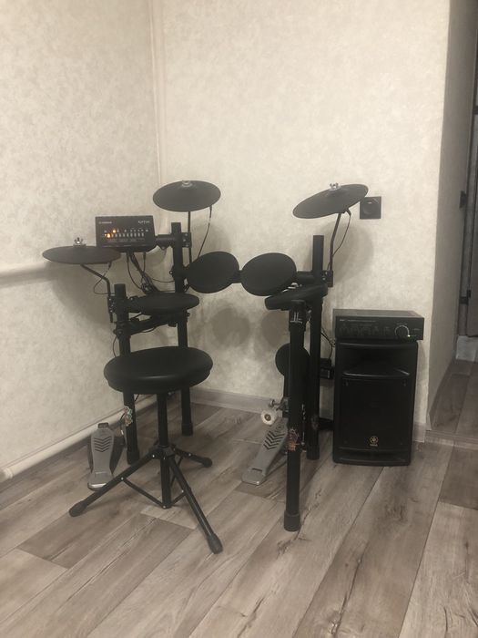 Електронна ударна установка YAMAHA DTX452K барабаны