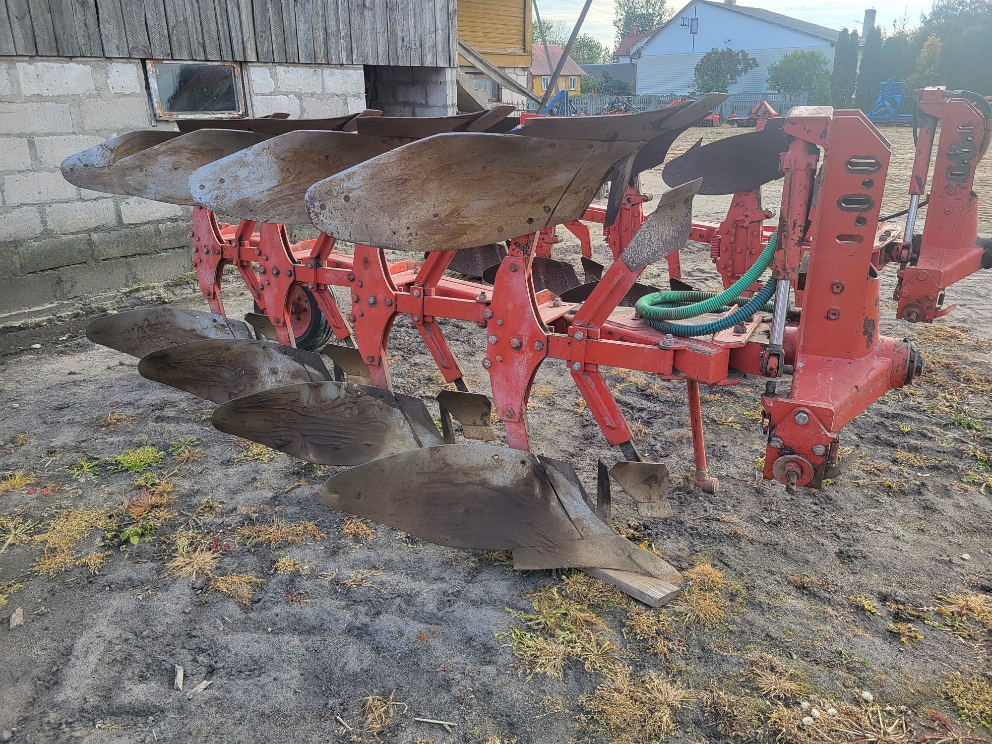 Pług Gregoire Besson 4 skibowy obrotowy zapadki