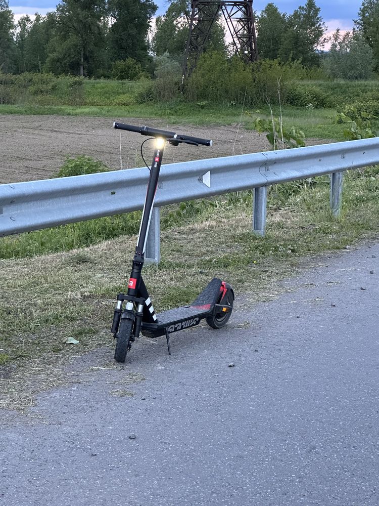 Продам електросамокат