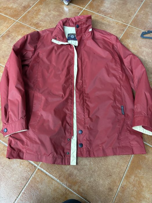 Parka com capuz ( corta-vento)