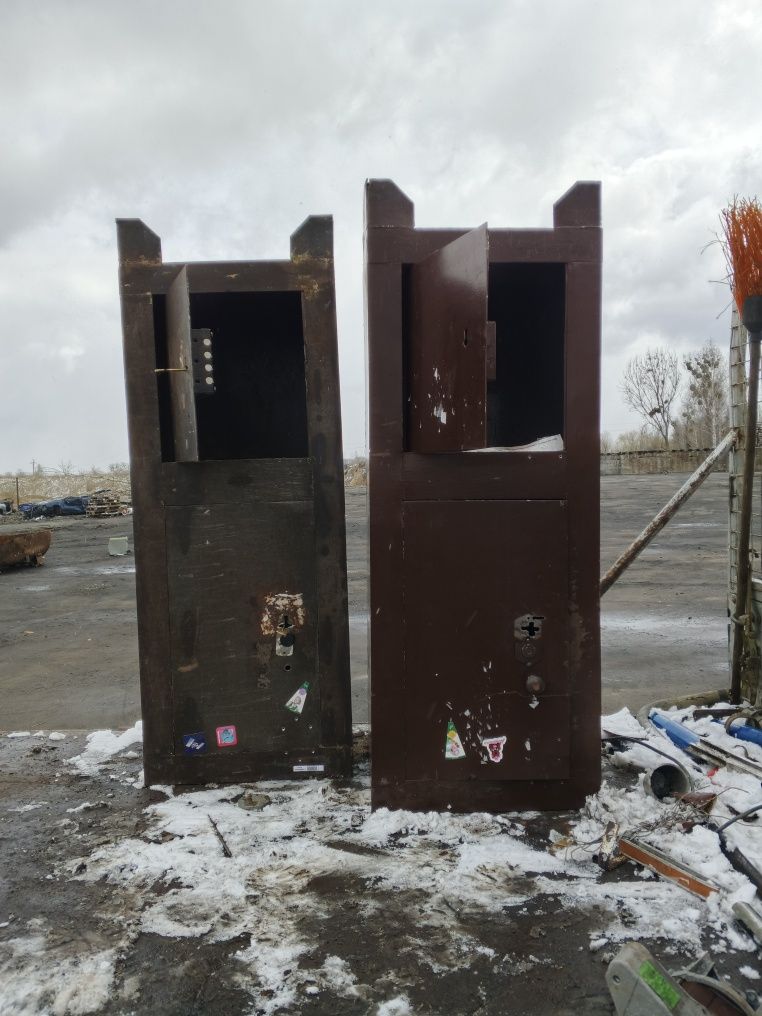 Продам сейфи металеві вага 65 та 85 кг без замків