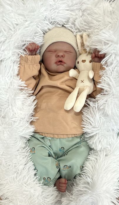 Bebé reborn feito à mão