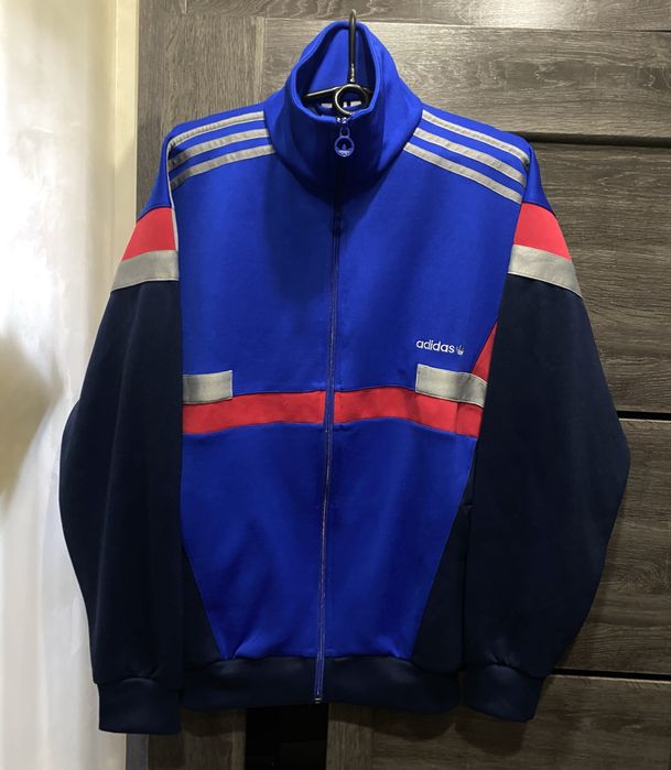 Свитшот guess  кофта гесс поставка вещей худи найк про боксы nike pro