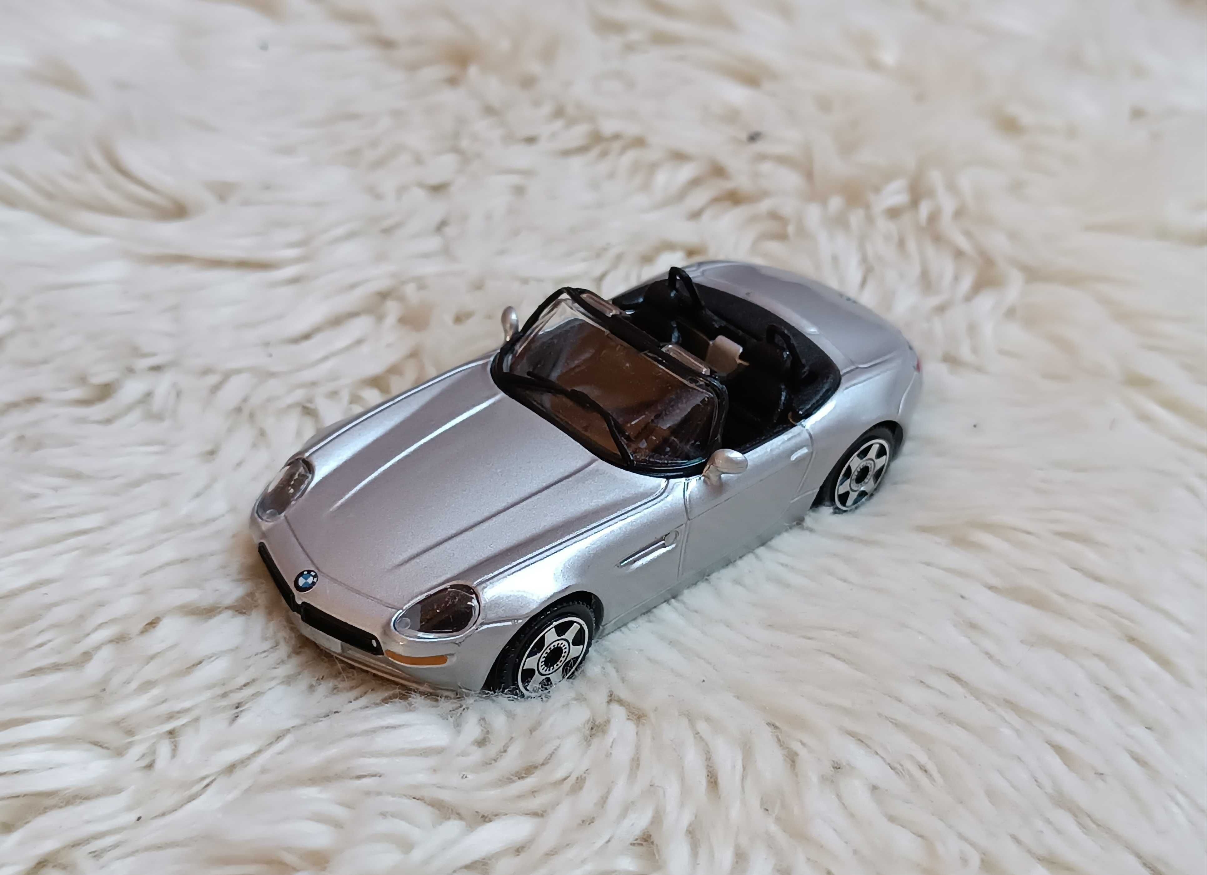 Samochodziki autko auto BMW Z8 Burago 1/43 srebrny kabriolet zabawka