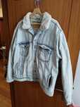Jaqueta Pull&bear e moletons GAP.