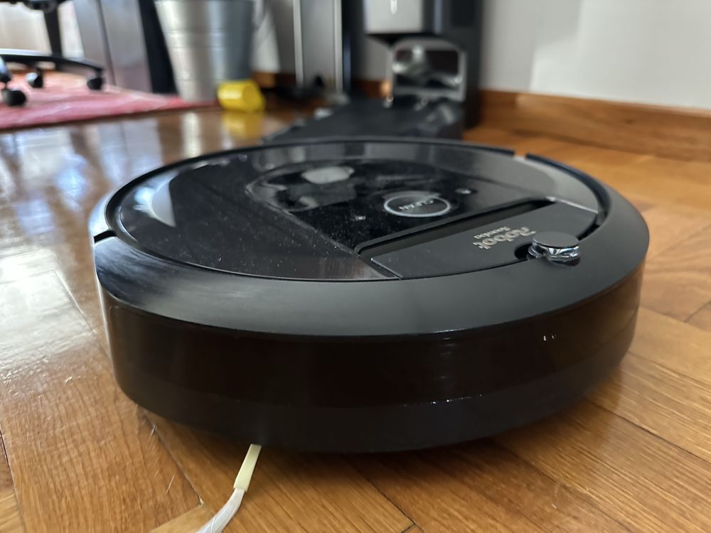 Roomba i7 com estação  de esvaziamento automático