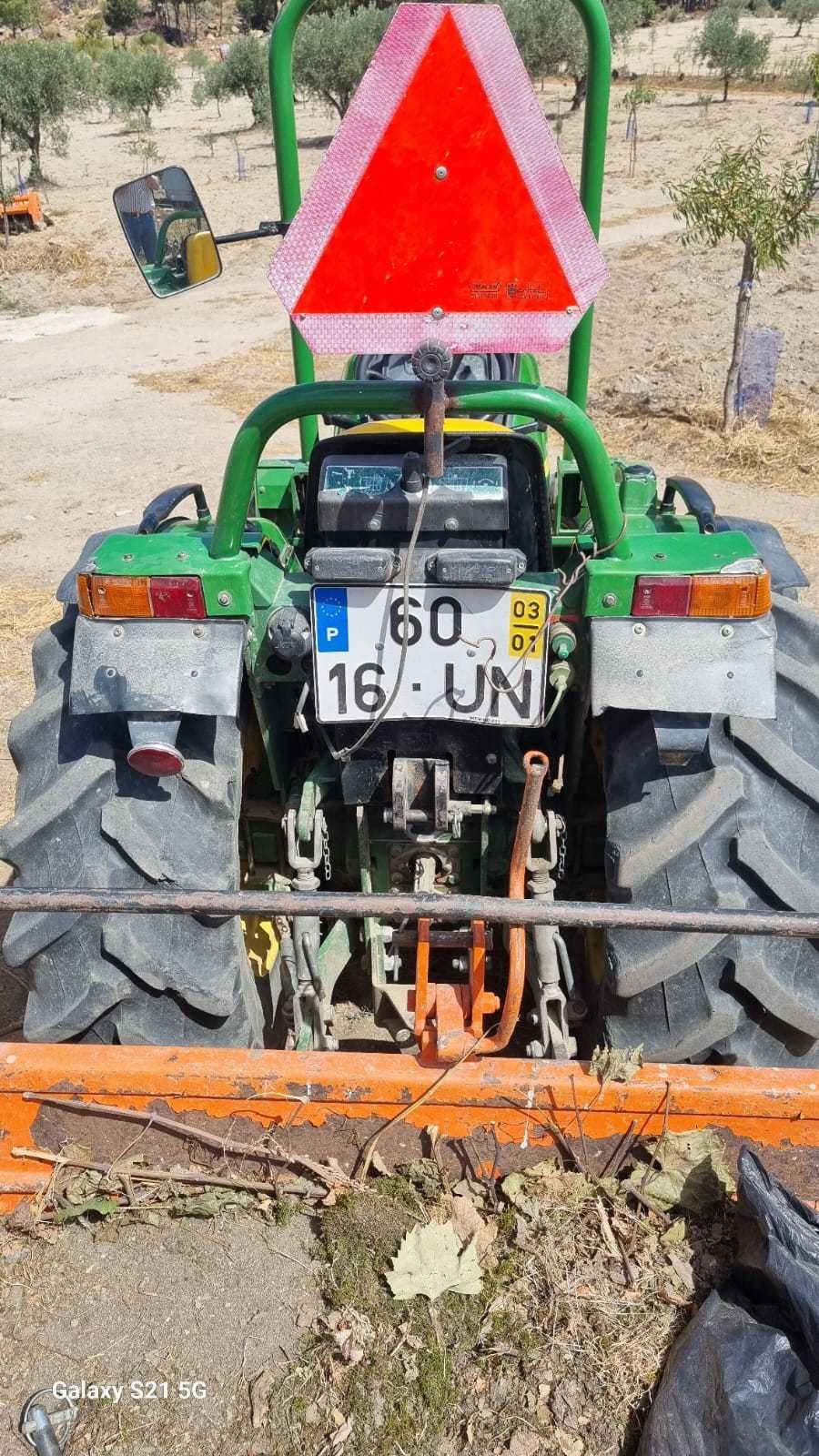 Venda de trator John Deere 1046