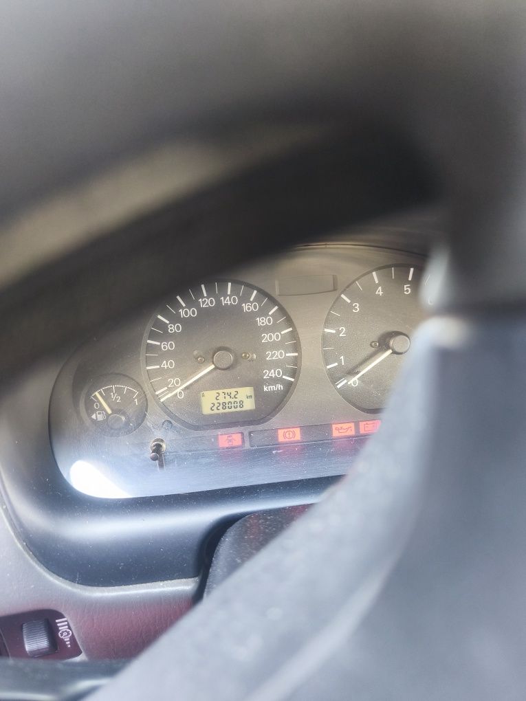Mitsubishi carisma Hatchbac 98-228.008kms/101cv/1600cc-2 DONOS