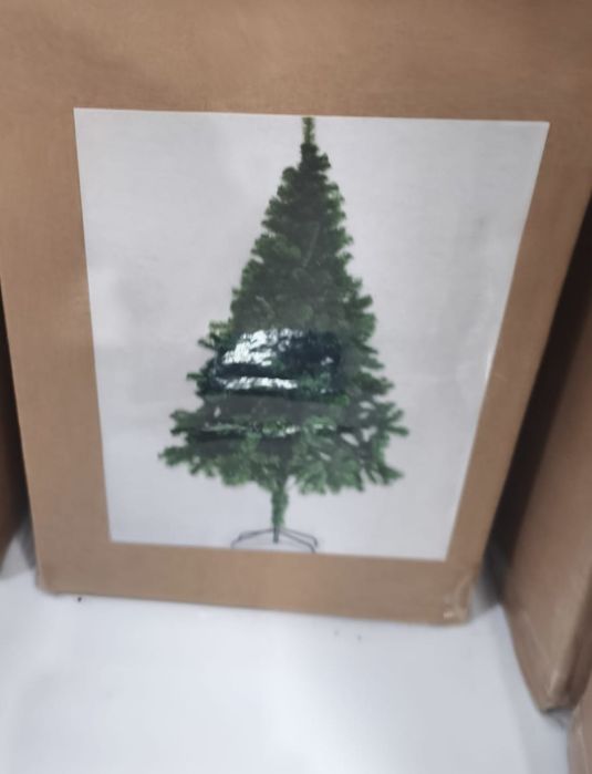 Árvores de Natal – Verde e com Neve | Diferentes Tamanhos e Preços