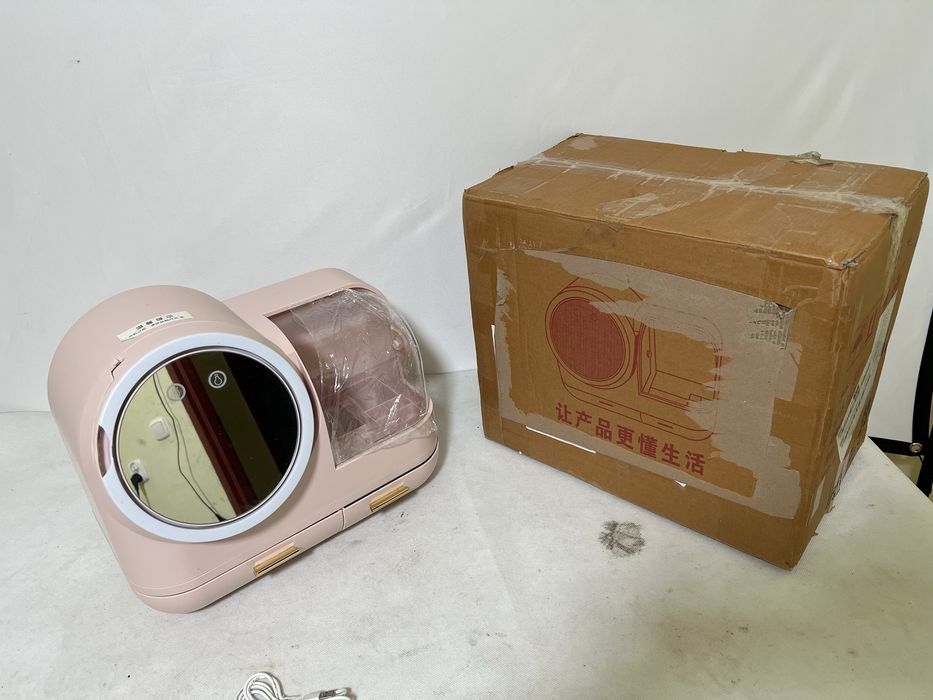 Kosmetyczka z lusterkiem podświetlanym