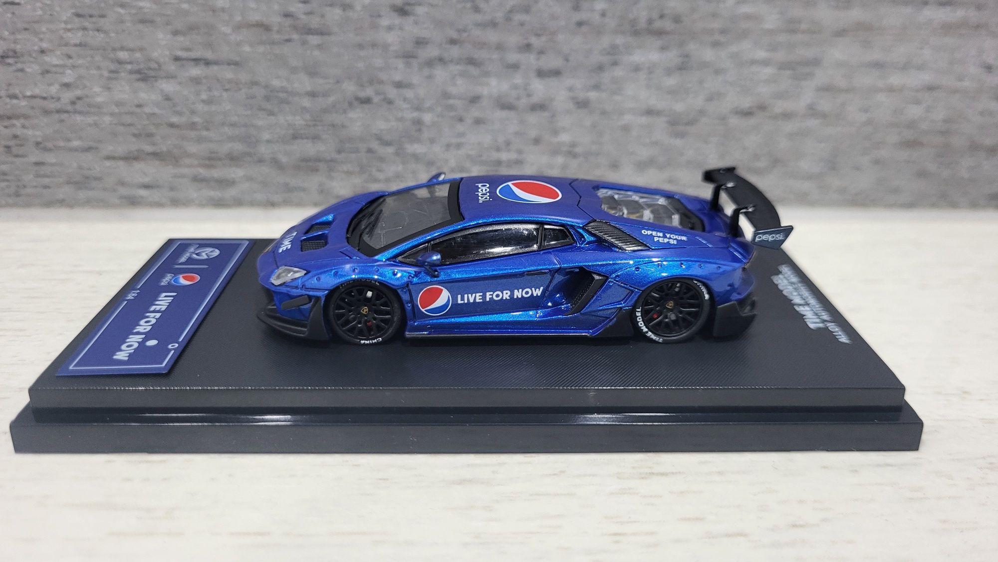 Miniatura 1:64 Lamborghini Aventador Pepsi nowa