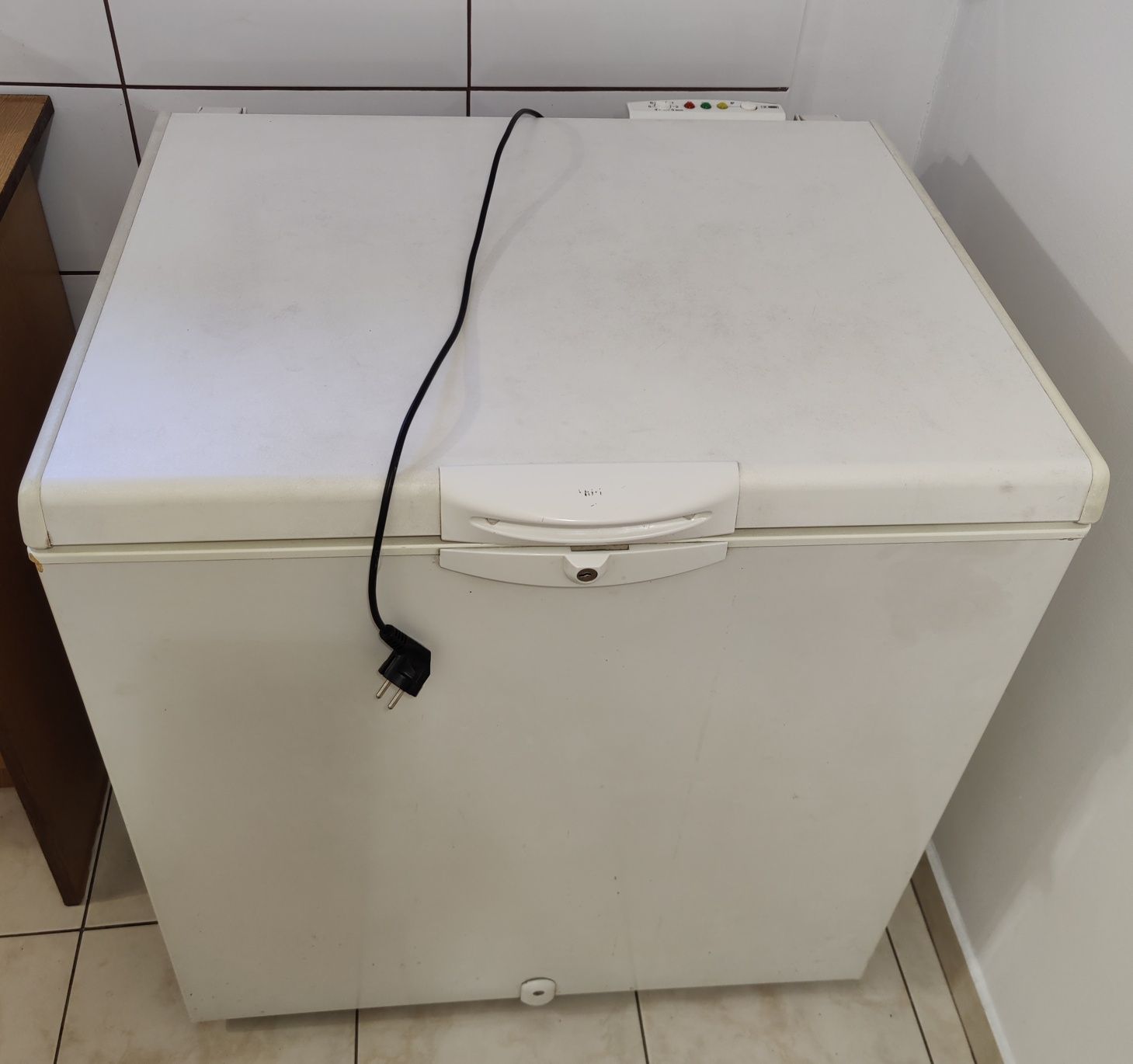 Zamrażarka Whirlpool AFG 522C/H, 212 l, skrzyniowa