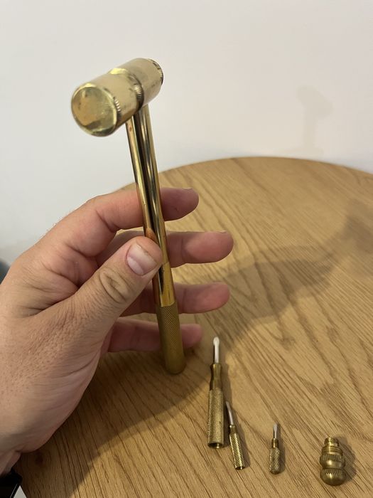 Młotek Mosiężny z Zestawem Mini Śrubokrętów Złoty Multitool