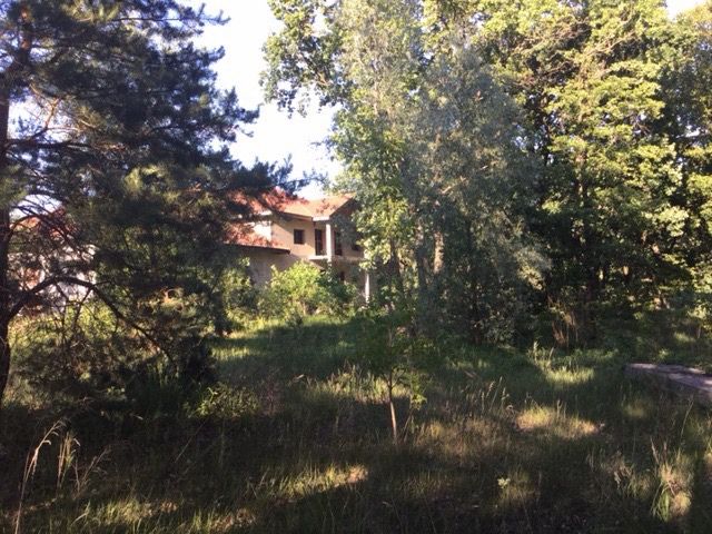 Продаю усадьбу: дом  2500 кв м +2 Га участок лес с озером в Романкове