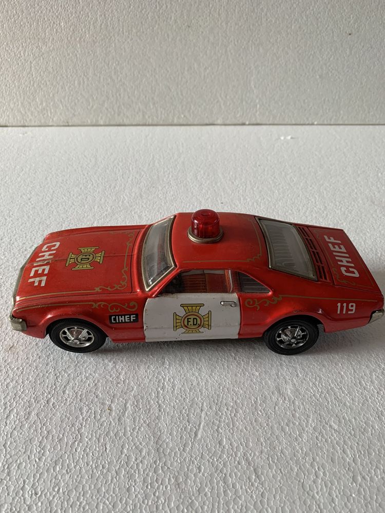 Brinquedo vintage - carro a pilhas da marca Taiyo