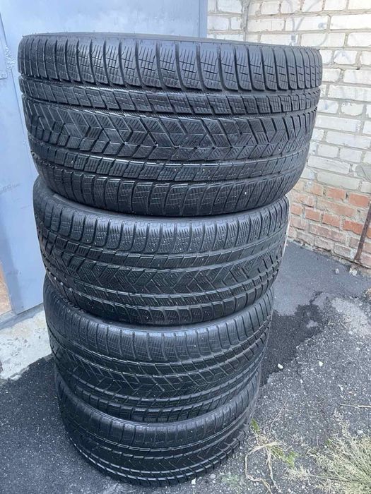 Продам комплект різношироких зимових шин PIRELLI scorpion winter