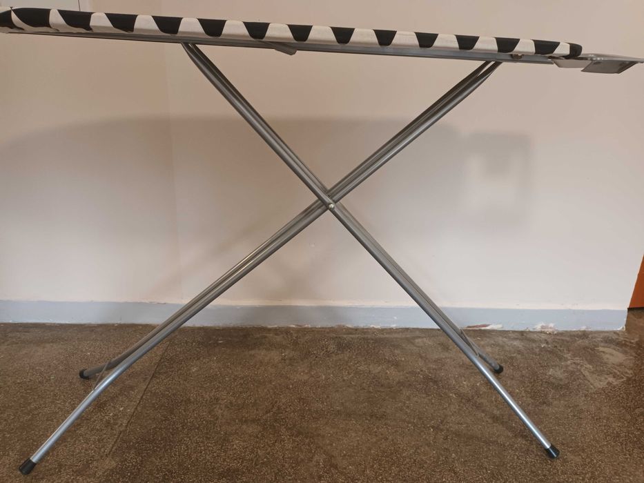 Deska do prasowania z uchwytem na żelazko. 5 ustawień wysokości 30zł