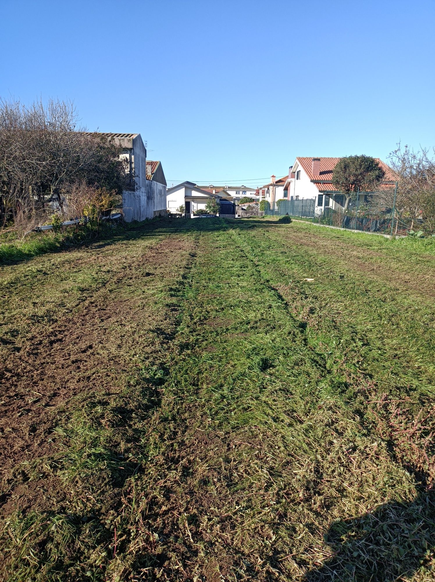 Terreno com projeto aprovado licença a levantar (885m2)