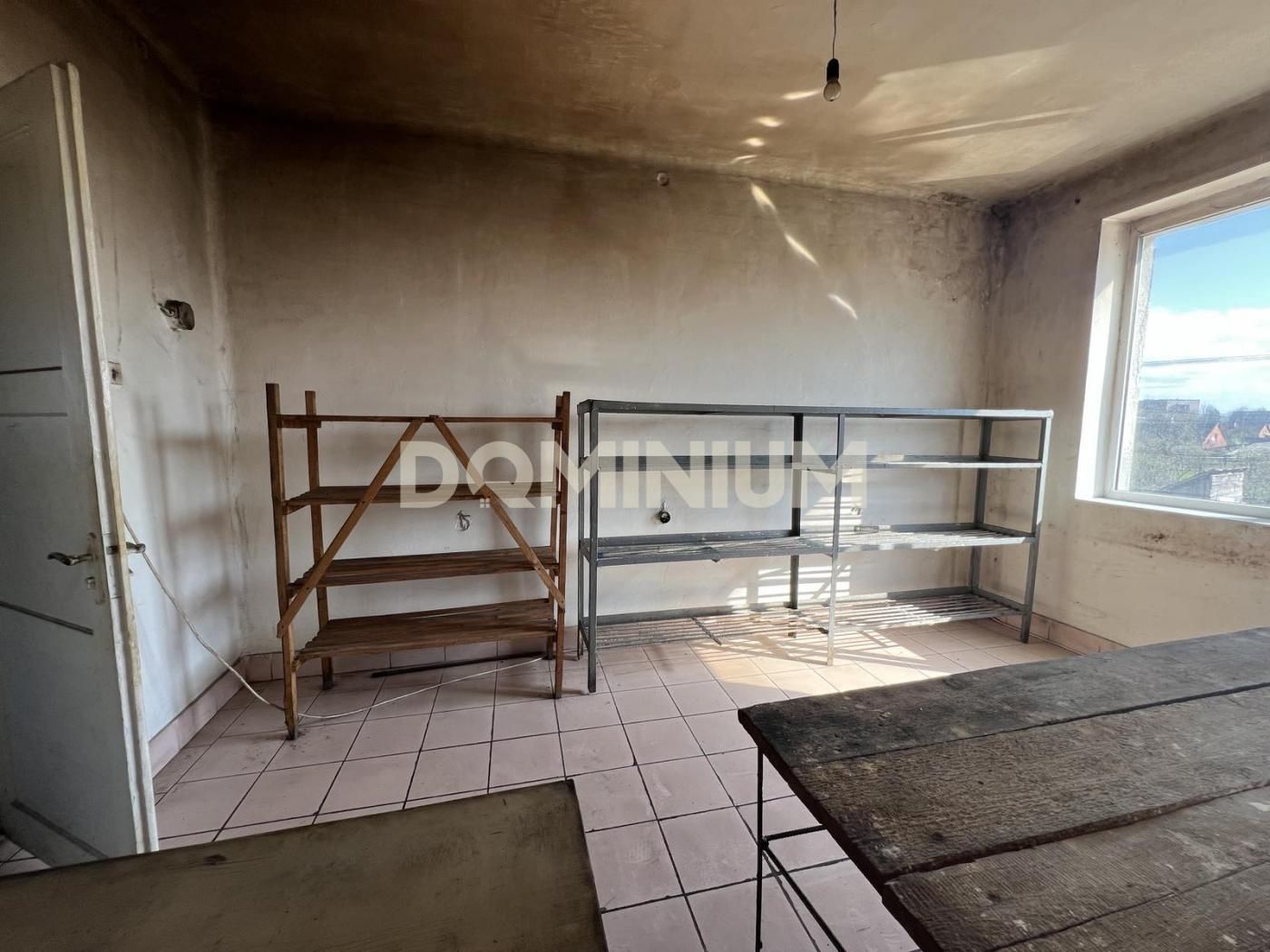 Продається комерція на центральній дорозі, м. Хуст