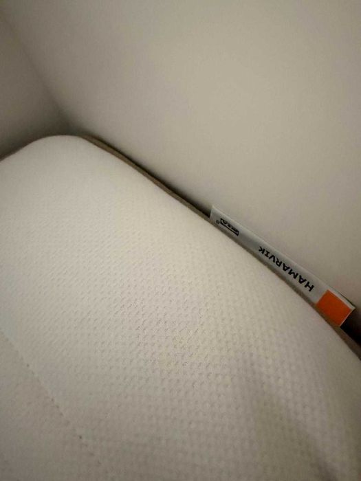 Cama alta  + secretária + colchão  (como novo)