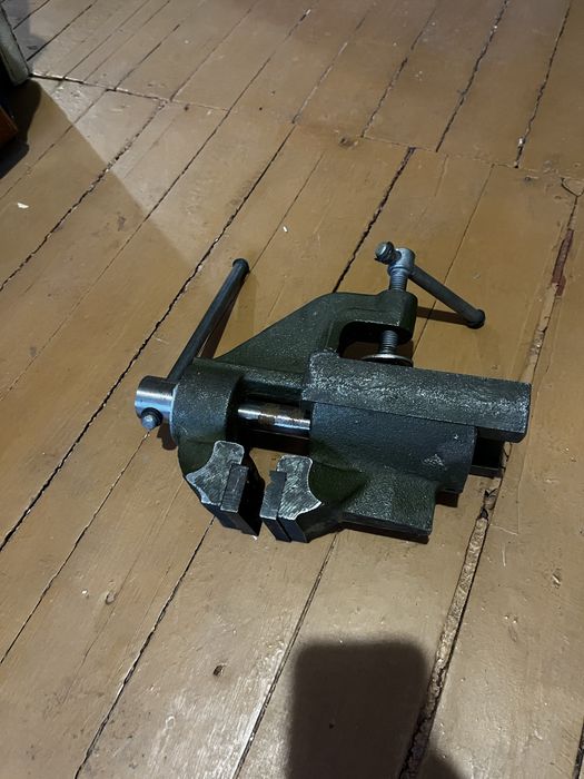 Продам тиски новые СССР 10см