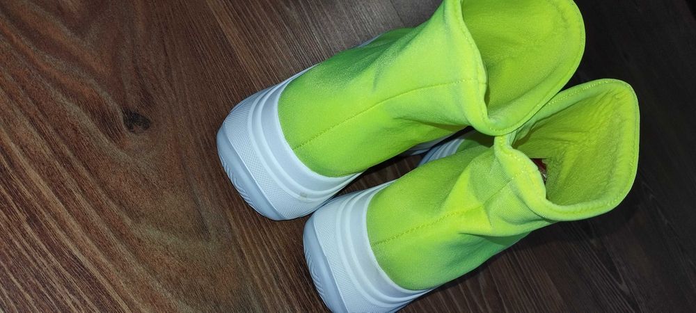 Крутезні кросівки- шкарпетки, яскравого  кольору,під бренд Баленсіага