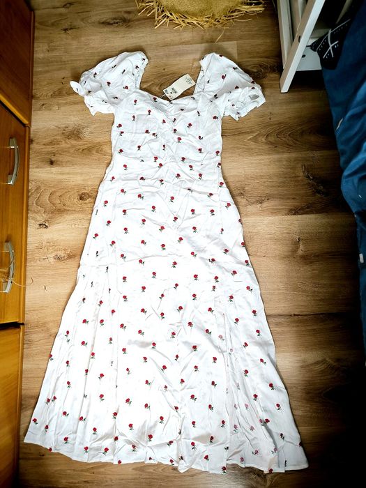 Sukienka midi w róże