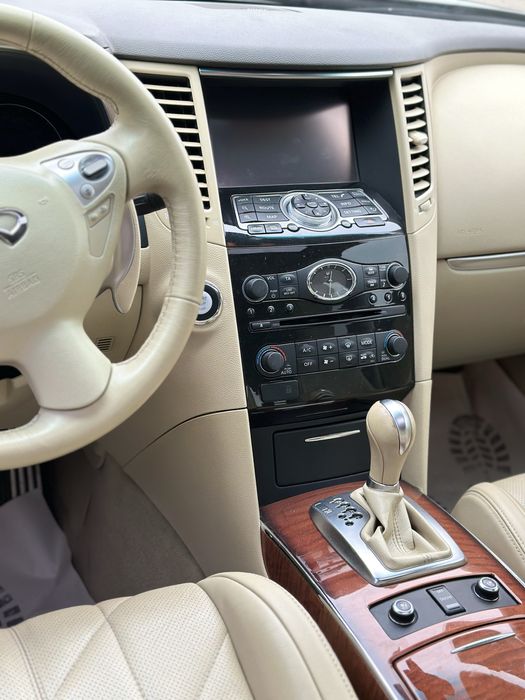 Інфинити QX70 автомат