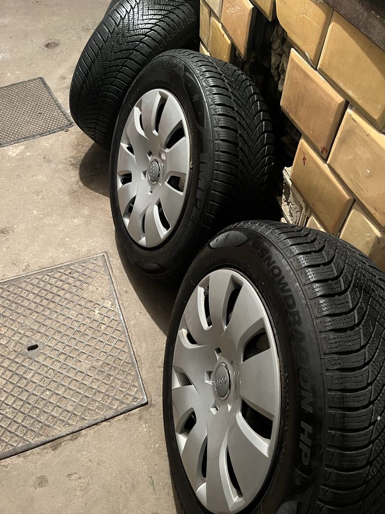 Opony zimowe 205 /60 /16 na felgach stalowych Audi A4/b8