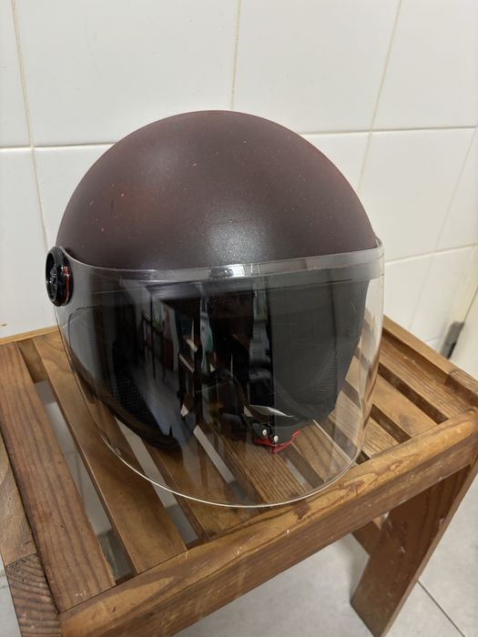 Capacete novo viseira apenas com poucos riscos