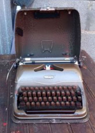 Máquina de escrever Triumph Perfekt