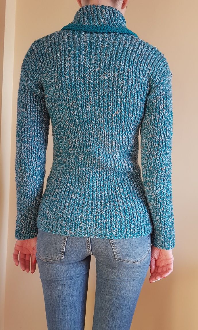 Hand made, recznie robiony na drutach prześliczny sweterek z golfem