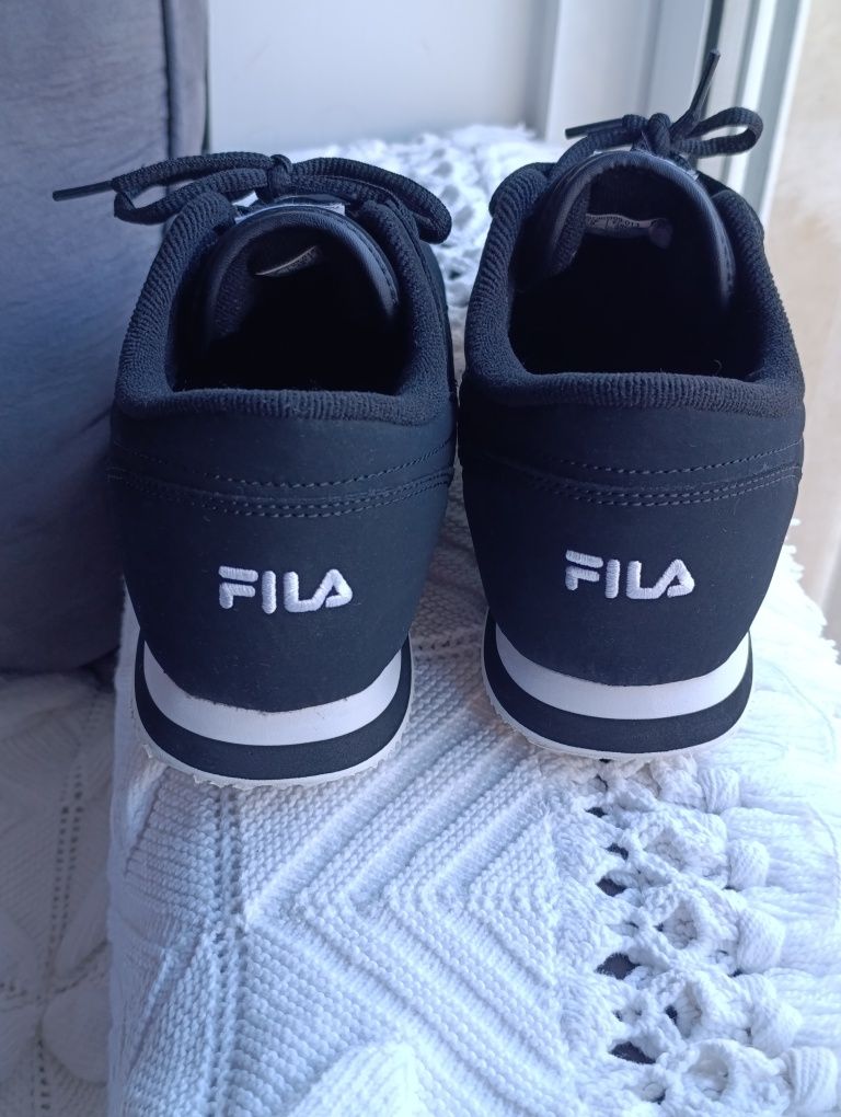 Ténis feminino FILA preto