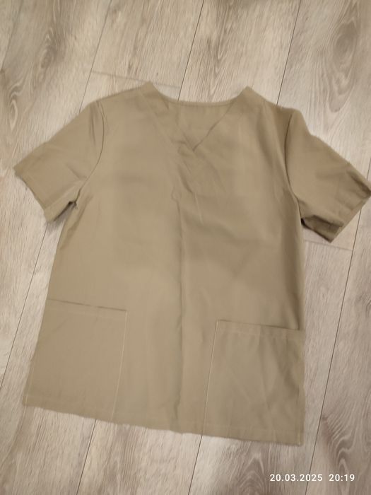 Nowy jasnobrązowy mundurek medyczny rozmiar S