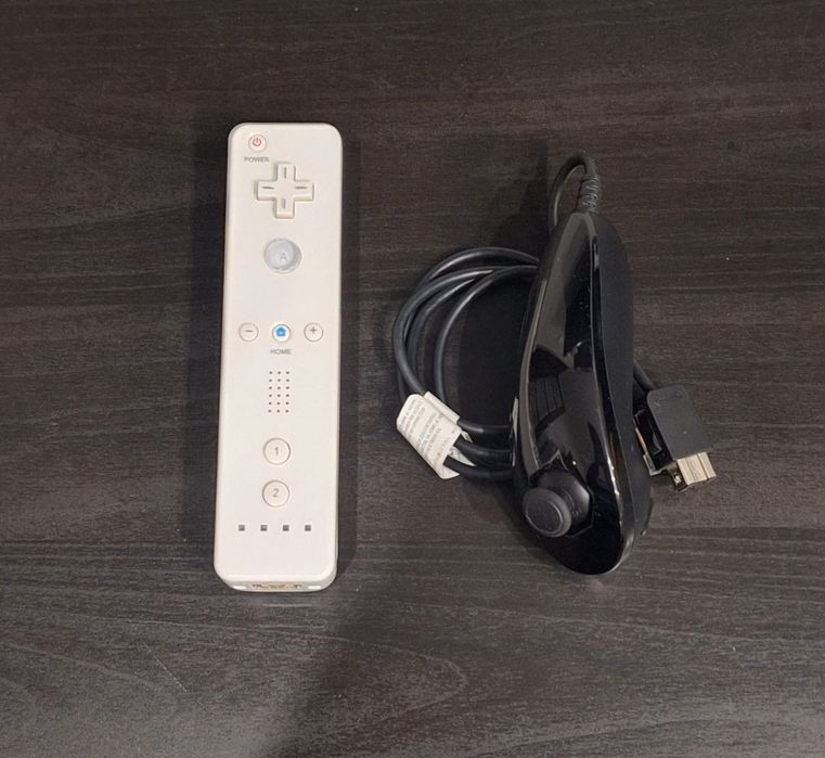 Vendo consola Nintendo Wii com vários jogos.