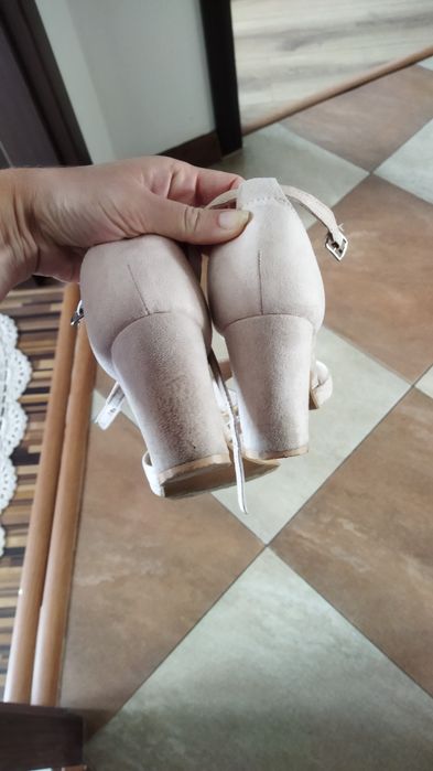 Buty na obcasie pudrowy róż