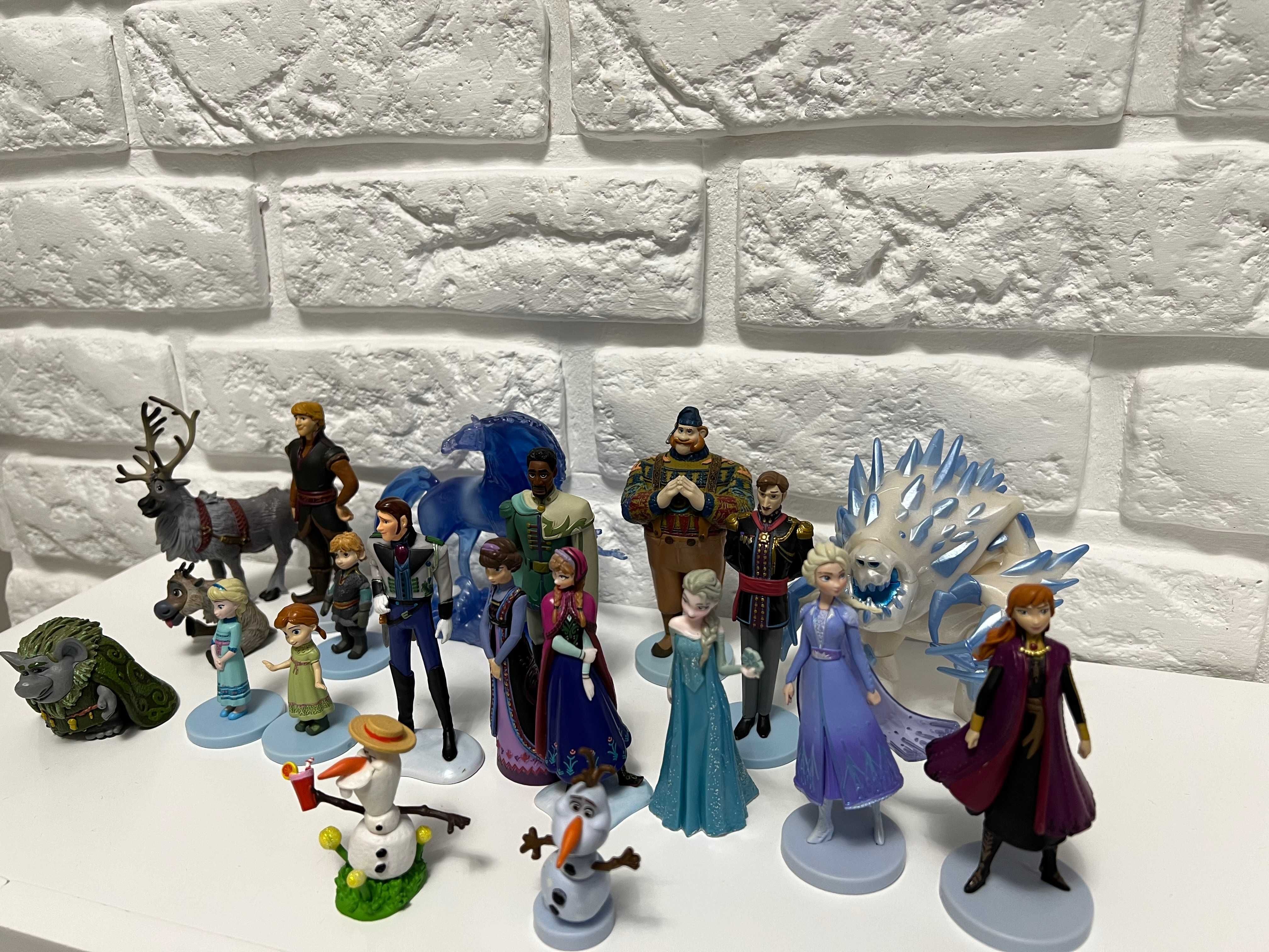 Ігровий набір фігурок Disney Frozen and Frozen 2 Холодне серце (20 шт)