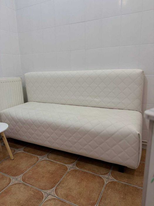 Mała sofa do salonu kosmetycznego