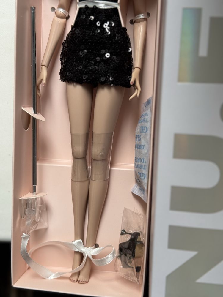 Integrity Toys Night Out Erin Salston Basic Doll NU. FACE NRFB Ерін